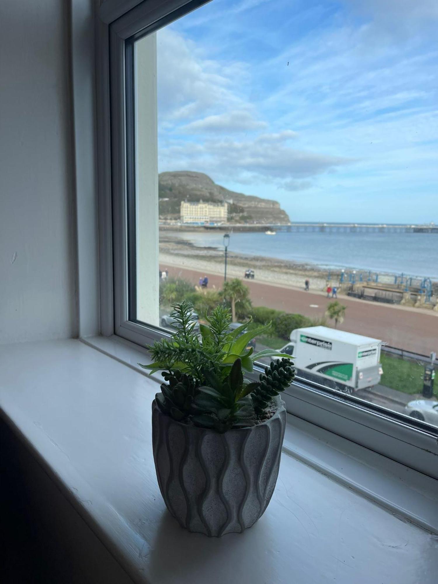 Four Saints Brig Y Don Hotel Llandudno Esterno foto